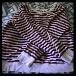 1x red and white striped long sleeved shirt